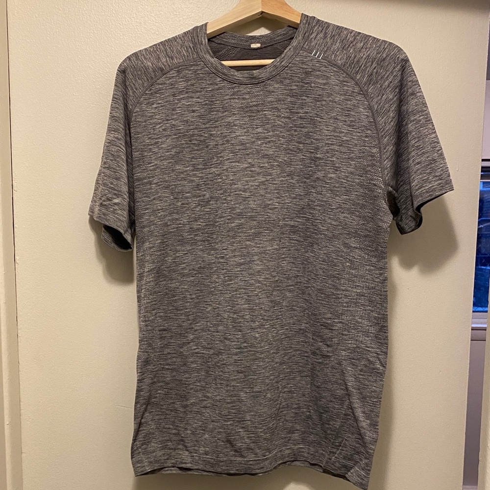 lululemon athletic t-shirt Men’s M